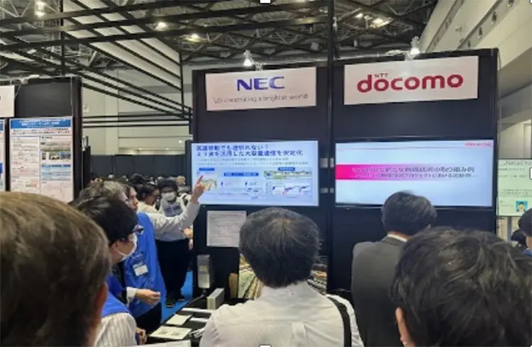 NTTドコモ / NEC