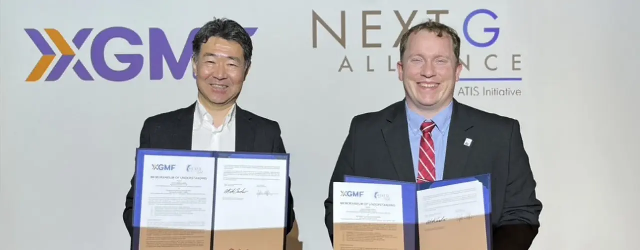 Prof. Nakao (left) and Jaydee Griffith (right)